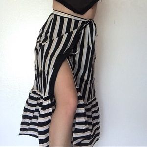Wraparound adjustable striped maxi skirt with slit